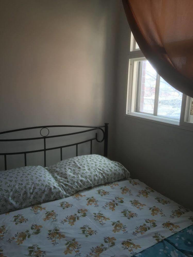 University Apartment Торонто Екстериор снимка