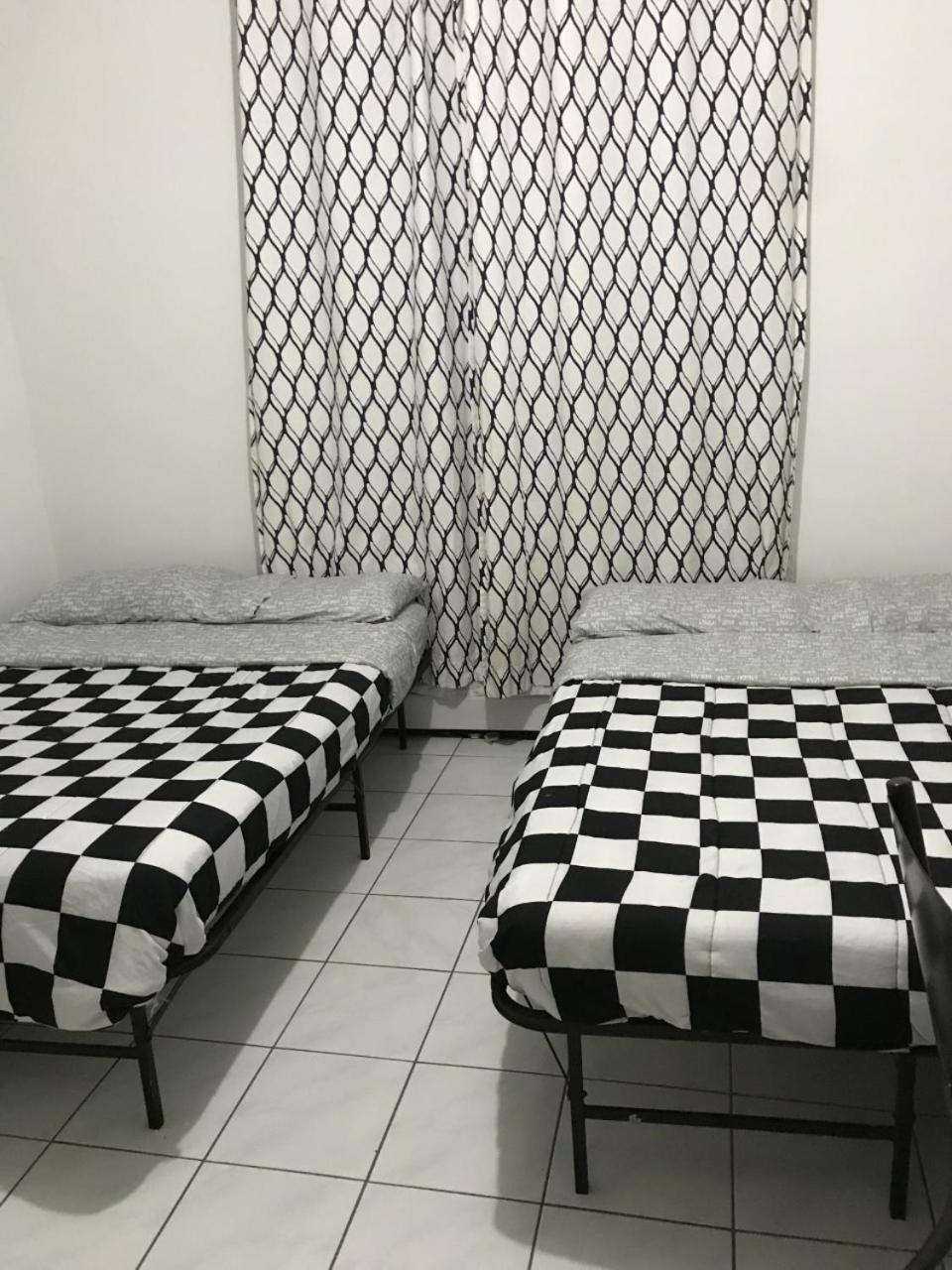 University Apartment Торонто Екстериор снимка