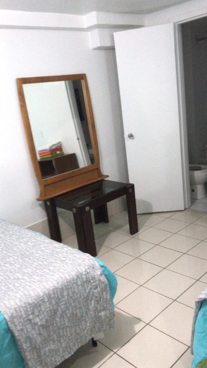 University Apartment Торонто Екстериор снимка