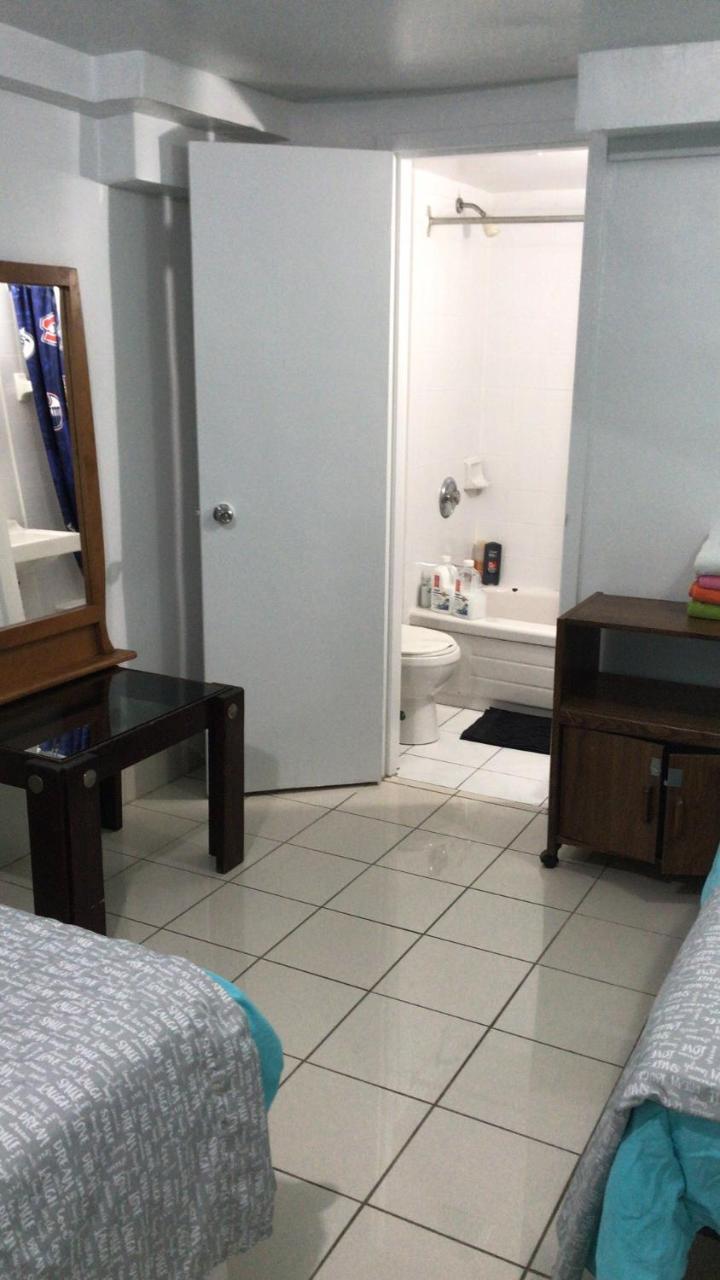 University Apartment Торонто Екстериор снимка